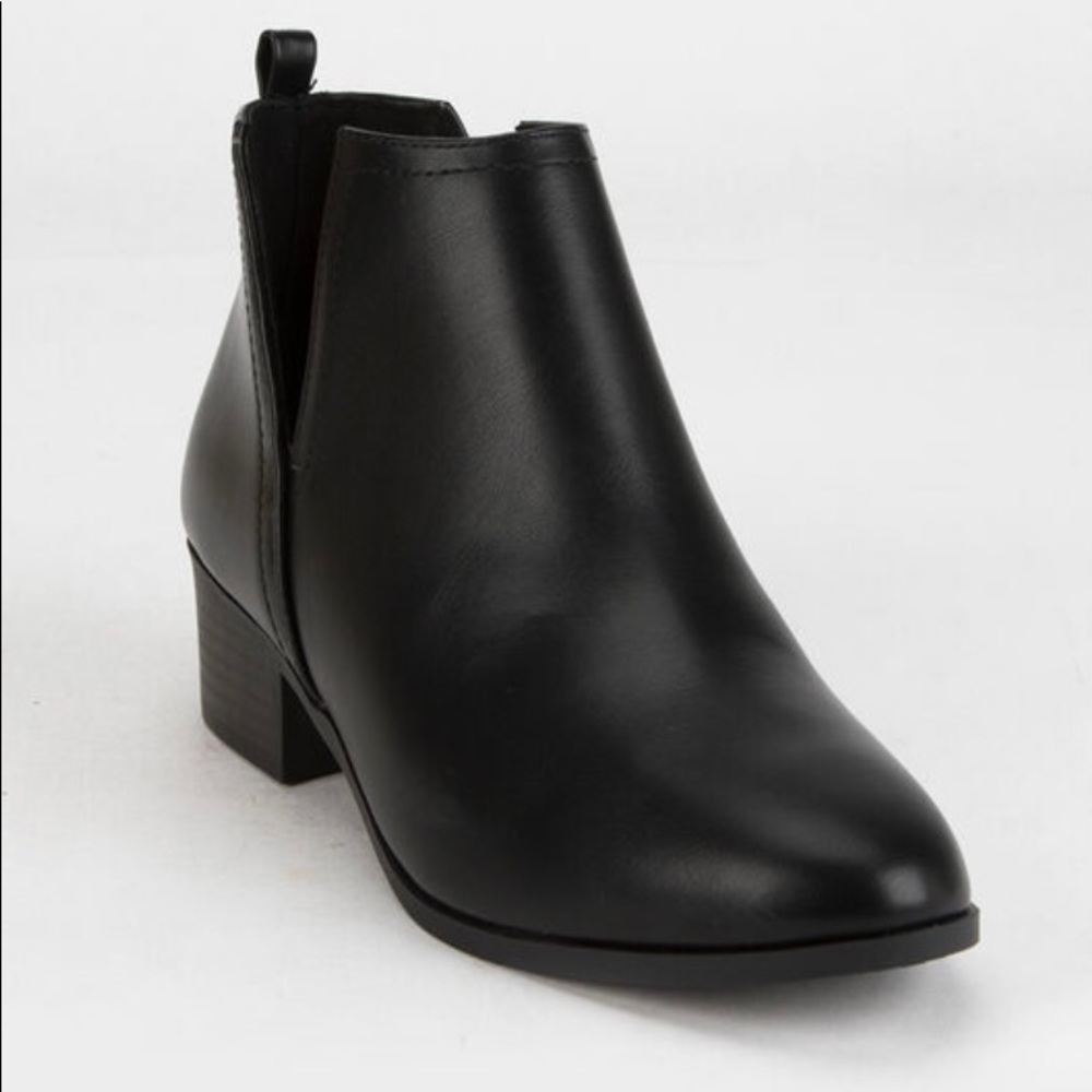 Soda Low Black Booties